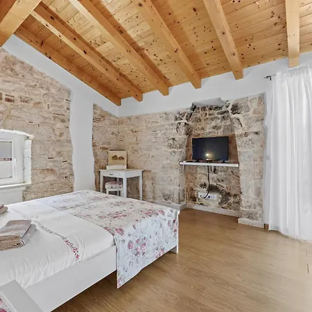 فيلة Fuma Up To 6 Persons With Private Pool & Sea View In Istria بالي
