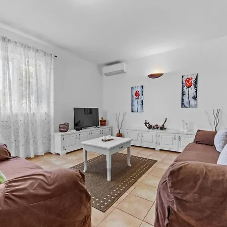 فيلة Fuma Up To 6 Persons With Private Pool & Sea View In Istria بالي