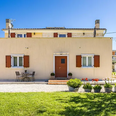 Villa Fuma Up To 6 Persons With Private Pool & Sea View In Istria Bale