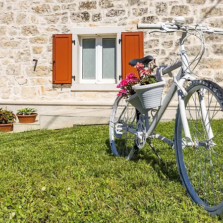 Fuma Up To 6 Persons With Private Pool & Sea View In Istria