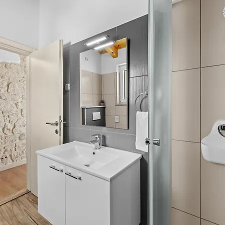 فيلة Fuma Up To 6 Persons With Private Pool & Sea View In Istria بالي
