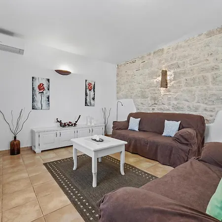 فيلة Fuma Up To 6 Persons With Private Pool & Sea View In Istria بالي