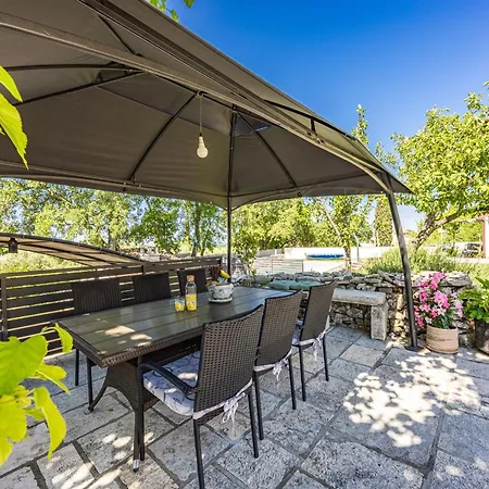 Fuma Up To 6 Persons With Private Pool & Sea View In Istria فيلة بالي